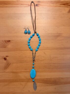 Turquoise Bead Pendant Necklace with Matching Earrings - Blue